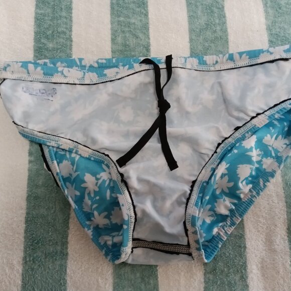 SPEEDO SWIM BRIEF, SIZE 32", BLUE PATTERN - (*) Pre-owned - Picture 5 of 7
